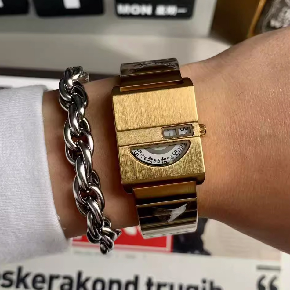 Men's Bracelet Watches Square  - Men'S Fashion Magazine recensione e prezzo